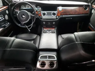 2015 Rolls-Royce Ghost z VIN SCA664S50FUX53383, wystawiony jako Copart lot #63400784 z przebiegiem Nie podano mil oraz Szkody całkowita. Historia ofert i sprzedaży dostępna na DreamBid. Obrazek 8.