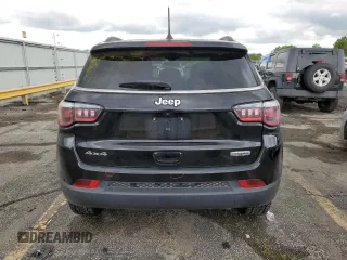2017 Jeep Compass Latitude z VIN 3C4NJDBB1HT650771, wystawiony jako Copart lot #58190405 z przebiegiem 93 470 mil mil oraz Szkoda całkowita • Salvage title. Historia ofert i sprzedaży dostępna na DreamBid. Obrazek 6.