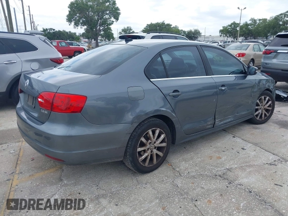 2013 Volkswagen Jetta Sedan SE with VIN 3VWDP7AJ3DM363891, listed as a IAAI auction lot 41995436 with 105,994 mi miles. Bid and sale history available at carsss.com. Image 4.