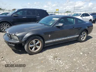 2008 Ford Mustang Deluxe z VIN 1ZVHT80N885165097, wystawiony jako Copart lot #57712405 z przebiegiem 113 772 mil mil oraz Szkoda całkowita • Salvage title. Historia ofert i sprzedaży dostępna na DreamBid. Obrazek 1.