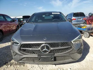 2025 Mercedes-Benz CLA 250 z VIN W1K5J4HB8SN513640, wystawiony jako Copart lot #48949515 z przebiegiem 5 494 mil mil oraz Czysty tytuł • Clean title. Historia ofert i sprzedaży dostępna na DreamBid. Obrazek 5.