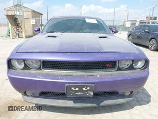 2014 Dodge Challenger R/T z VIN 2C3CDYBT0EH143576, wystawiony jako IAAI lot #42333984 z przebiegiem 189 874 mil mil oraz . Historia ofert i sprzedaży dostępna na DreamBid. Obrazek 6.