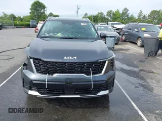 2024 Kia Sorento EX z VIN 5XYRH4JF7RG298595, wystawiony jako IAAI lot #42177922 z przebiegiem 11 963 mil mil oraz . Historia ofert i sprzedaży dostępna na DreamBid. Obrazek 13.