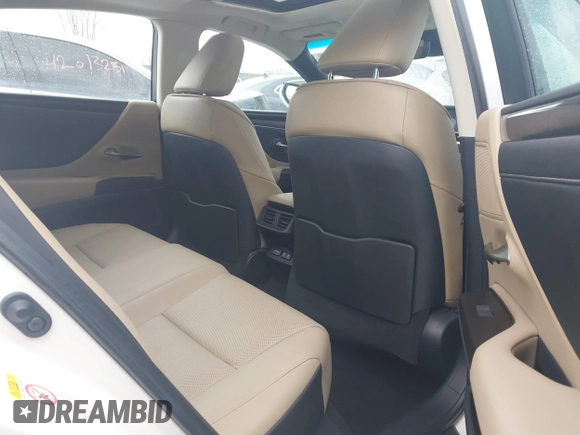 2019 Lexus ES with VIN 58ABZ1B1XKU010853, listed as a IAAI auction lot 42025744 with 42,416 mi miles. Bid and sale history available at carsss.com. Image 8.
