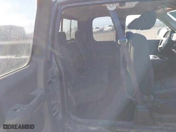 2010 Chevrolet Silverado 1500 LT with VIN 1GCSKSE30AZ155615, listed as a IAAI auction lot 41659313 with 393,978 mi miles. Bid and sale history available at carsss.com. Image 8.