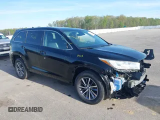 2019 Toyota Highlander SE with VIN 5TDJZRFH1KS567197, listed as a IAAI auction lot 42087547 with 176,430 mi miles and . Bid and sale history available at DreamBid. Image 1.