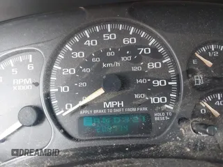 2001 Chevrolet Silverado 1500 LS with VIN 2GCEC19T911148055, listed as a IAAI auction lot 42101561 with 209,174 mi miles. Bid and sale history available at carsss.com. Image 7.