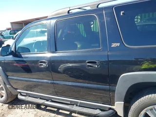2002 Chevrolet Suburban Z71 with VIN 3GNFK16Z52G264577, listed as a IAAI auction lot 41581984 with 321,321 mi miles. Bid and sale history available at carsss.com. Image 14.