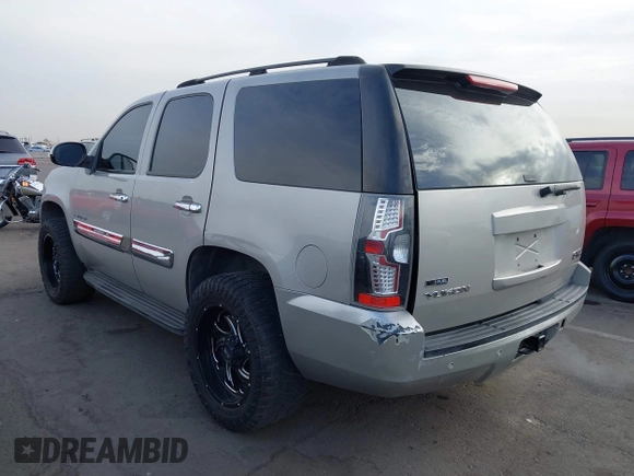 2007 GMC Yukon SLT with VIN 1GKFC13017R230675, listed as a IAAI auction lot 41555626 with 140,022 mi miles. Bid and sale history available at carsss.com. Image 6.