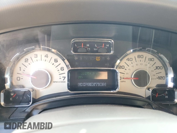 2011 Ford Expedition XLT with VIN 1FMJU1H57BEF45158, listed as a Copart auction lot 62137235 with 223,754 mi miles and Salvage title. Bid and sale history available at DreamBid. Image 9.