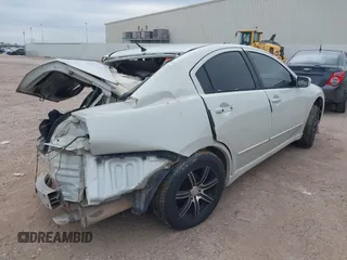 2004 Mitsubishi Galant ES with VIN 4A3AB36F44E117470, listed as a IAAI auction lot 41213968 with 128,082 mi miles. Bid and sale history available at carsss.com. Image 4.