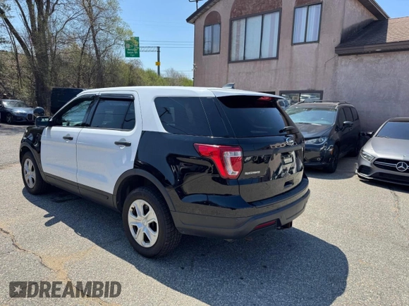 2018 Ford Police Interceptor Utility z VIN 1FM5K8AR4JGA32224, wystawiony jako Copart lot #55688025 z przebiegiem 121 565 mil mil oraz Tytuł czysty. Historia ofert i sprzedaży dostępna na DreamBid. Obrazek 3.