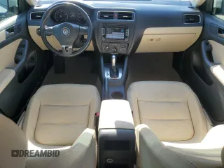 2012 Volkswagen Jetta SE z VIN 3VWDP7AJXCM382811, wystawiony jako Copart lot #58293825 z przebiegiem 154 425 mil mil oraz Szkoda całkowita • Salvage title. Historia ofert i sprzedaży dostępna na DreamBid. Obrazek 8.