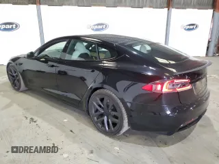 2021 Tesla Model S Plaid with VIN 5YJSA1E68MF432125, listed as a Copart auction lot 60843515 with 5,581 mi miles and Salvage title. Bid and sale history available at DreamBid. Image 2.