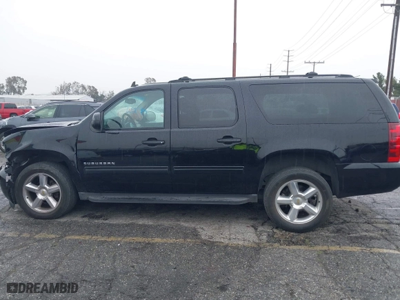 2010 Chevrolet Suburban LT with VIN 1GNUKJE35AR118585, listed as a IAAI auction lot 41730021 with 195,692 mi miles. Bid and sale history available at carsss.com. Image 14.