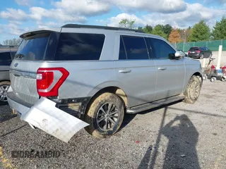 2018 Ford Expedition XLT с VIN 1FMJU1JTXJEA05956, выставлен на аукционе IAAI как лот 42008775 с пробегом 126 356 миль миль и . История ставок и продаж доступна на DreamBid. Изображение 4.