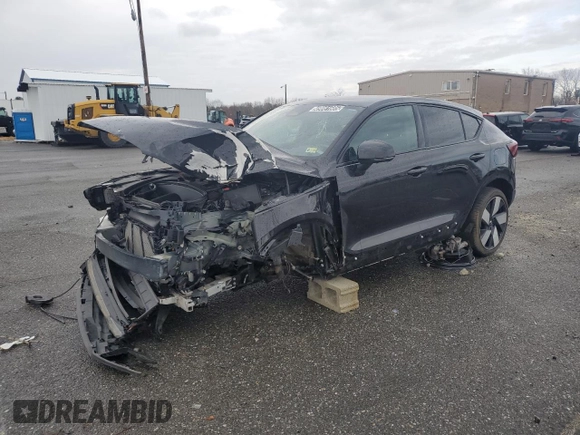 2023 Volvo C40 Ultimate z VIN YV4ED3GM0P2062398, wystawiony jako Copart lot #49081605 z przebiegiem 23 916 mil mil oraz Czysty tytuł • Clean title. Historia ofert i sprzedaży dostępna na DreamBid. Obrazek 1.