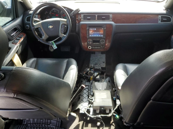 2013 Chevrolet Suburban LTZ with VIN 1GNSCKE0XDR364889, listed as a Copart auction lot 77598334 with 161,656 mi miles and Salvage Title. Bid and sale history available at carsss.com. Image 8.