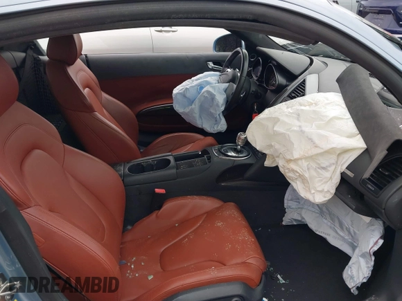 2011 Audi R8 5.2L z VIN WUAANAFG1BN000341, wystawiony jako IAAI lot #41330621 z przebiegiem 52 555 mil mil oraz . Historia ofert i sprzedaży dostępna na DreamBid. Obrazek 5.