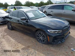 2019 BMW 3 Series 330i z VIN WBA5R1C51KAJ98414, wystawiony jako IAAI lot #42424617 z przebiegiem 83 607 mil mil oraz . Historia ofert i sprzedaży dostępna na DreamBid. Obrazek 1.