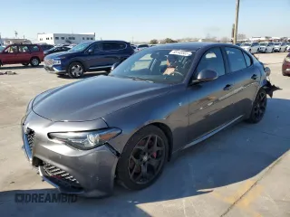 2023 Alfa Romeo Giulia Veloce z VIN ZARFAMBN5P7671128, wystawiony jako Copart lot #88145565 z przebiegiem Nie podano mil oraz Szkody całkowita. Historia ofert i sprzedaży dostępna na DreamBid. Obrazek 1.
