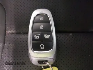 2023 Hyundai Santa Fe SEL z VIN 5NMS3DAJ1PH563678, wystawiony jako IAAI lot #41712478 z przebiegiem 26 151 mil mil oraz . Historia ofert i sprzedaży dostępna na DreamBid. Obrazek 11.
