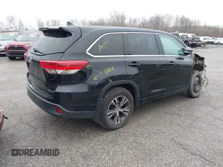 2018 Toyota Highlander LE with VIN 5TDBZRFH7JS835432, listed as a IAAI auction lot 40852130 with 139,136 mi miles and . Bid and sale history available at DreamBid. Image 4.
