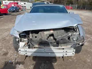 2013 Ford Mustang V6 z VIN 1ZVBP8EM9D5236439, wystawiony jako IAAI lot #41332666 z przebiegiem 156 371 mil mil oraz . Historia ofert i sprzedaży dostępna na DreamBid. Obrazek 6.