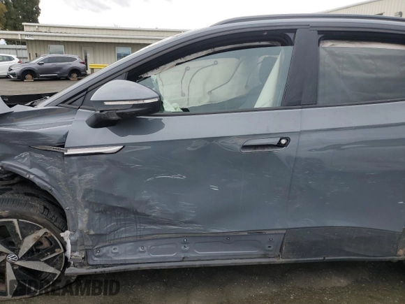 2023 Volkswagen ID.4 Pro z VIN 1V2VMPE81PC052505, wystawiony jako Copart lot #43619985 z przebiegiem Nie podano mil oraz Szkoda całkowita • Salvage title. Historia ofert i sprzedaży dostępna na DreamBid. Obrazek 7.
