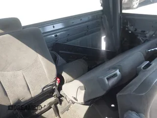 2005 Chevrolet Silverado 1500 LS z VIN 2GCEC13T751224600, wystawiony jako IAAI lot #41806461 z przebiegiem Nie podano mil oraz . Historia ofert i sprzedaży dostępna na DreamBid. Obrazek 8.