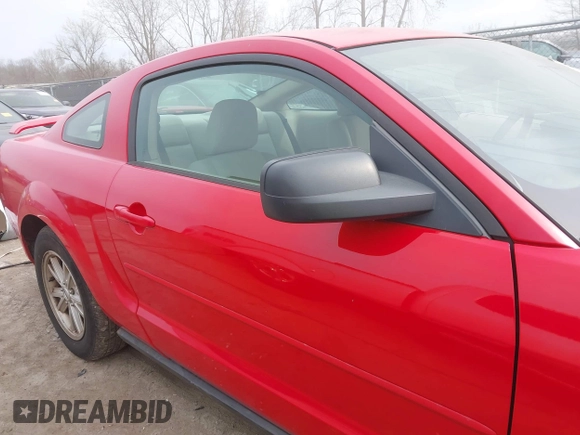 2005 Ford Mustang Deluxe with VIN 1ZVFT80N755161724, listed as a IAAI auction lot 41994894 with 104,917 mi miles. Bid and sale history available at carsss.com. Image 13.