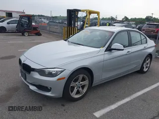 2013 BMW 3 Series 328i xDrive z VIN WBA3B5C56DF596873, wystawiony jako IAAI lot #42504933 z przebiegiem 113 918 mil mil oraz . Historia ofert i sprzedaży dostępna na DreamBid. Obrazek 2.
