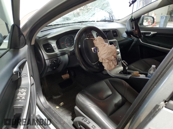 2018 Volvo V60 Dynamic with VIN YV140MEL4J2379919, listed as a Copart auction lot 47984895 with 84,059 mi miles and Salvage Title. Bid and sale history available at carsss.com. Image 8.