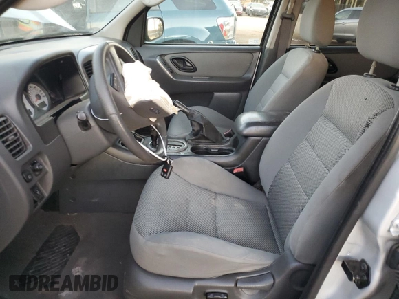 2005 Ford Escape XLT z VIN 1FMCU03105DA26437, wystawiony jako Copart lot #88803995 z przebiegiem 223 095 mil mil oraz Szkoda całkowita • Salvage title. Historia ofert i sprzedaży dostępna na DreamBid. Obrazek 7.