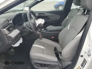 2025 Toyota Camry LE z VIN 4T1DAACK6SU021704, wystawiony jako Copart lot #53556115 z przebiegiem 2 600 mil mil oraz Szkoda całkowita • Salvage title. Historia ofert i sprzedaży dostępna na DreamBid. Obrazek 7.