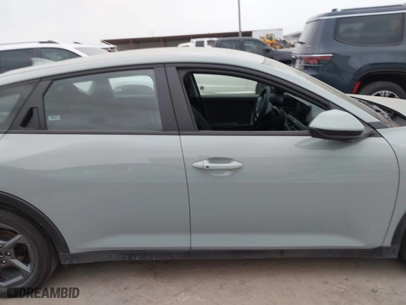 2025 Kia K4 LX with VIN 3KPFT4DE0SE032312, listed as a IAAI auction lot 41943943 with 8,006 mi miles. Bid and sale history available at carsss.com. Image 13.