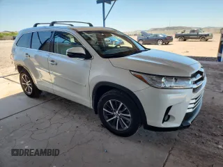 2018 Toyota Highlander SE z VIN 5TDJZRFH2JS550407, wystawiony jako Copart lot #61050545 z przebiegiem 71 711 mil mil oraz Szkoda całkowita • Salvage title. Historia ofert i sprzedaży dostępna na DreamBid. Obrazek 4.