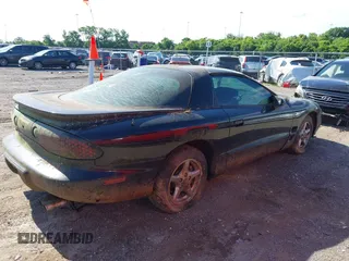 2001 Pontiac Firebird Formula z VIN 2G2FV22G512149316, wystawiony jako IAAI lot #42322668 z przebiegiem 109 585 mil mil oraz . Historia ofert i sprzedaży dostępna na DreamBid. Obrazek 4.
