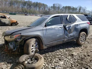 2020 Chevrolet Traverse LS z VIN 1GNERFKW9LJ124693, wystawiony jako Copart lot #50626185 z przebiegiem 84 833 mil mil oraz Szkoda całkowita • Salvage title. Historia ofert i sprzedaży dostępna na DreamBid. Obrazek 1.
