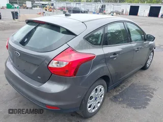 2012 Ford Focus SE z VIN 1FAHP3K22CL394088, wystawiony jako IAAI lot #42263710 z przebiegiem 147 259 mil mil oraz . Historia ofert i sprzedaży dostępna na DreamBid. Obrazek 4.