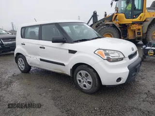 2011 Kia Soul with VIN KNDJT2A18B7346869, listed as a IAAI auction lot 41367423 with 156,070 mi miles. Bid and sale history available at carsss.com. Image 1.