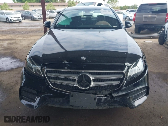 2017 Mercedes-Benz E 300 Luxury z VIN WDDZF4JBXHA036044, wystawiony jako IAAI lot #42053988 z przebiegiem 105 067 mil mil oraz . Historia ofert i sprzedaży dostępna na DreamBid. Obrazek 12.