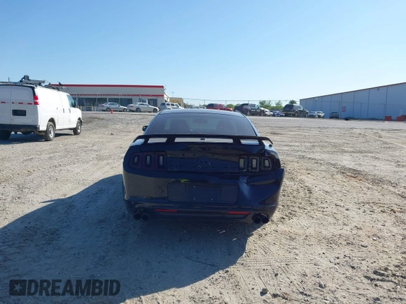 2013 Ford Mustang GT z VIN 1ZVBP8CF2D5284157, wystawiony jako IAAI lot #42050829 z przebiegiem 147 221 mil mil oraz . Historia ofert i sprzedaży dostępna na DreamBid. Obrazek 16.