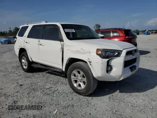 2018 Toyota 4Runner SR5 z VIN JTEBU5JR6J5593418, wystawiony jako Copart lot #60228085 z przebiegiem 96 239 mil mil oraz Szkoda całkowita • Salvage title. Historia ofert i sprzedaży dostępna na DreamBid. Obrazek 4.