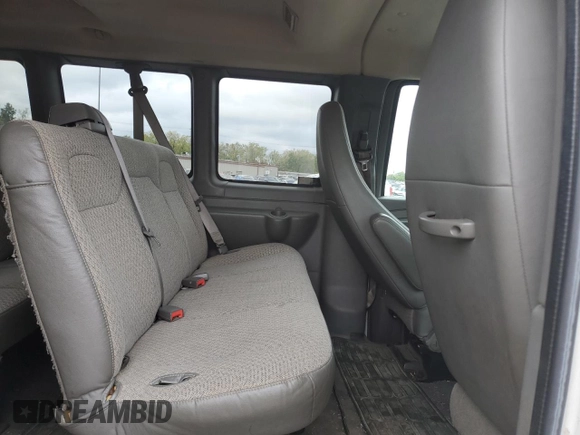 2012 Chevrolet Express Passenger 1LT z VIN 1GAZG1FA7C1125691, wystawiony jako Copart lot #72529024 z przebiegiem 256 684 mil mil oraz Szkoda całkowita • Salvage title. Historia ofert i sprzedaży dostępna na DreamBid. Obrazek 11.