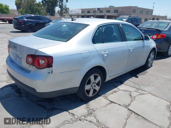 2009 Volkswagen Jetta SE with VIN 3VWRZ71KX9M039028, listed as a IAAI auction lot 42571072 with 112,389 mi miles and . Bid and sale history available at DreamBid. Image 4.