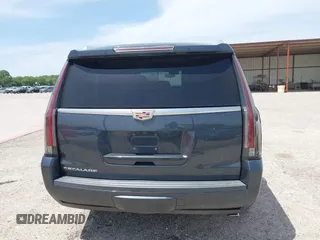2019 Cadillac Escalade Premium Luxury z VIN 1GYS4CKJ8KR132419, wystawiony jako IAAI lot #42277234 z przebiegiem 113 439 mil mil oraz . Historia ofert i sprzedaży dostępna na DreamBid. Obrazek 16.