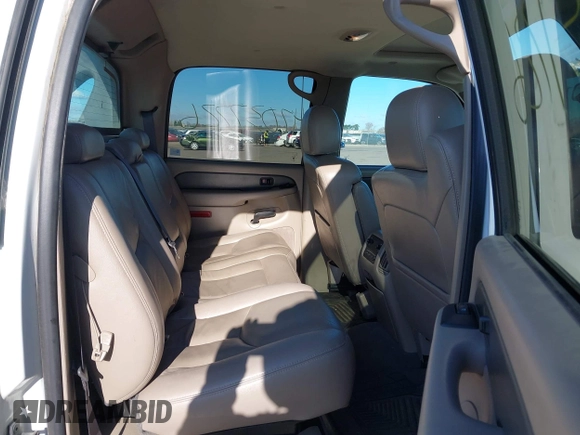 2004 Chevrolet Avalanche Z71 with VIN 3GNEK12T54G107437, listed as a IAAI auction lot 42037726 with 124,166 mi miles. Bid and sale history available at carsss.com. Image 8.