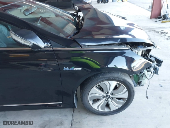 2013 Hyundai Sonata Hybrid with VIN KMHEC4A44DA064673, listed as a IAAI auction lot 41267954 with 178,562 mi miles. Bid and sale history available at carsss.com. Image 13.