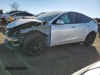 2024 Tesla Model Y Long Range with VIN 7SAYGDEE3RA257999, listed as a Copart auction lot 41838105 with 17,013 mi miles and Salvage Title. Bid and sale history available at DreamBid. Image 1.